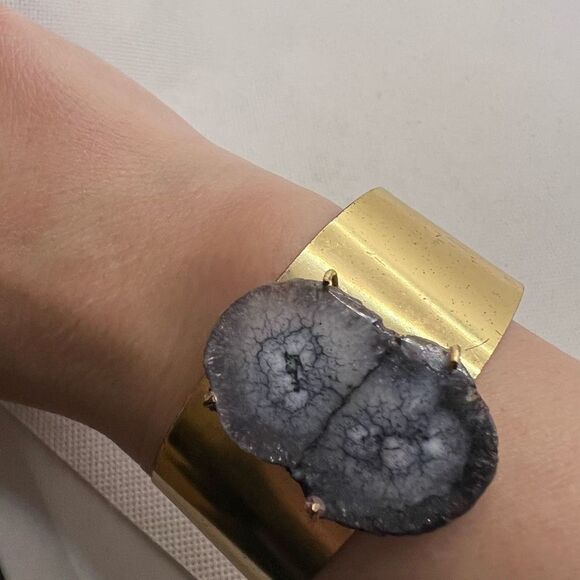 Agate slice stone handmade artisan gold tone adjustable wide cuff bracelet - Picture 9 of 12